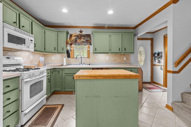 W5838 Mariner Hills COURT, Elkhorn, WI 53121