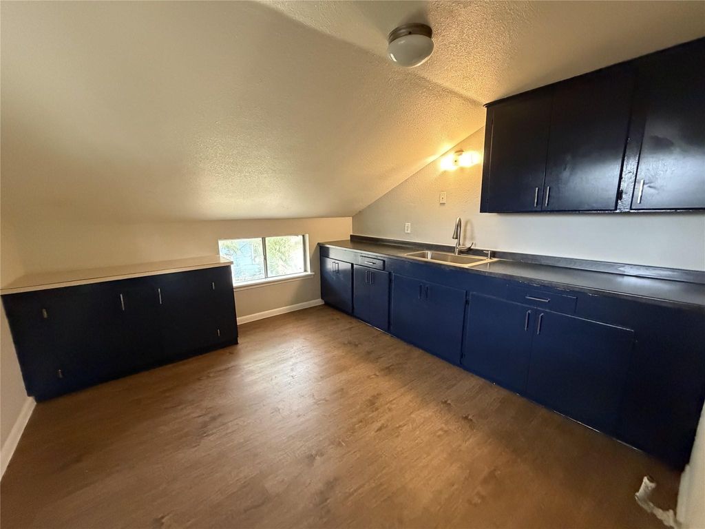 7010 Corsicana Street B, Houston, TX 77020
