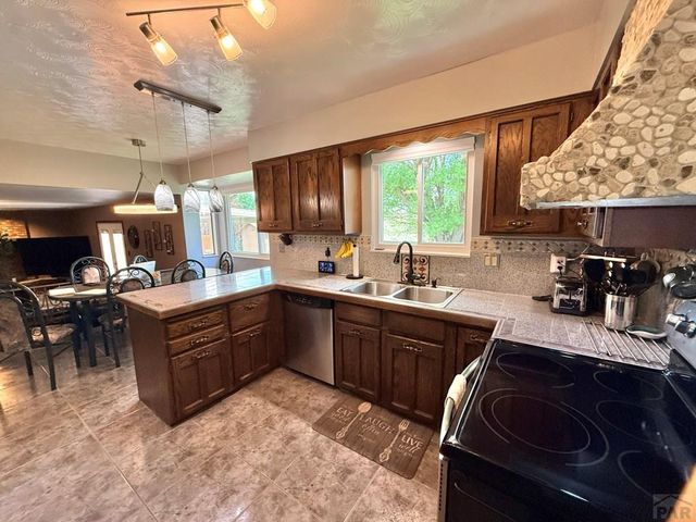 1142 Bluestem Blvd, Pueblo, CO 81001