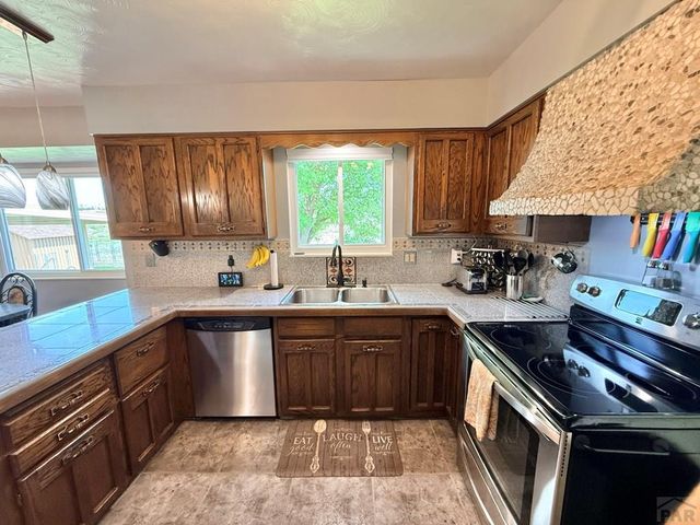 1142 Bluestem Blvd, Pueblo, CO 81001