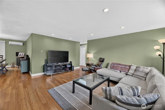 8819 123rd Avenue SE, Newcastle, WA 98056