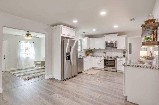 104 Thomas Street, Joshua, TX 76058