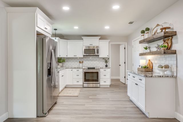 104 Thomas Street, Joshua, TX 76058