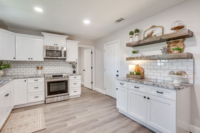 104 Thomas Street, Joshua, TX 76058