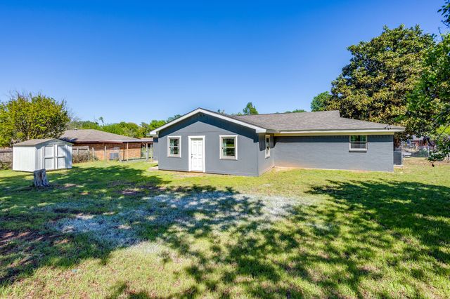 104 Thomas Street, Joshua, TX 76058