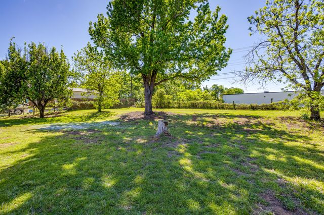 104 Thomas Street, Joshua, TX 76058