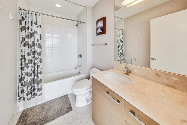 340 E Randolph Street 4901, Chicago, IL 60601