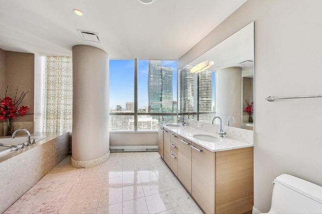 340 E Randolph Street 4901, Chicago, IL 60601