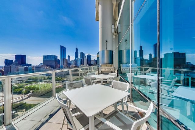 340 E Randolph Street 4901, Chicago, IL 60601