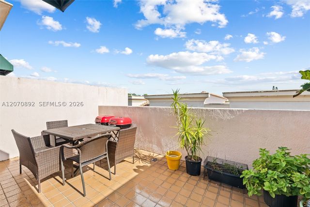 1033 NE 17th Way 1202, Fort Lauderdale, FL 33304