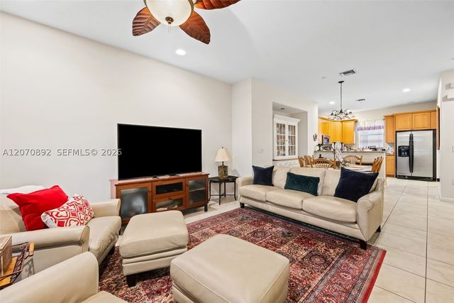 1033 NE 17th Way 1202, Fort Lauderdale, FL 33304