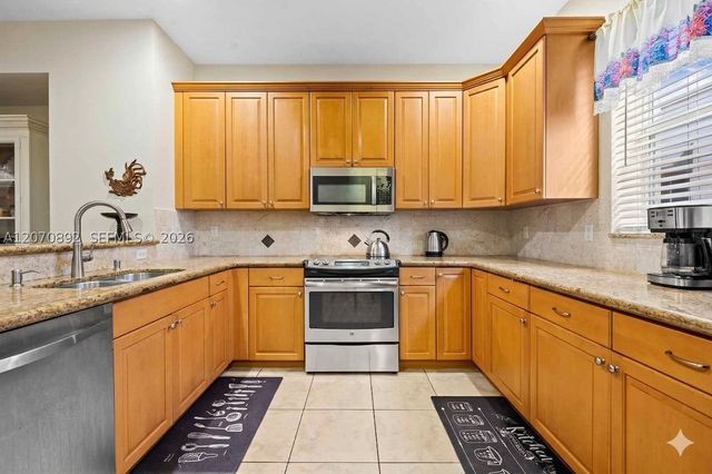 1033 NE 17th Way 1202, Fort Lauderdale, FL 33304