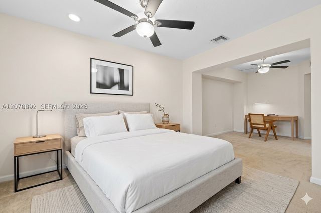 1033 NE 17th Way 1202, Fort Lauderdale, FL 33304