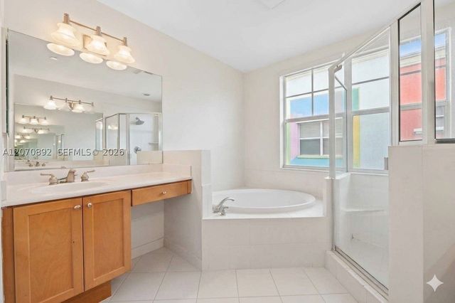 1033 NE 17th Way 1202, Fort Lauderdale, FL 33304