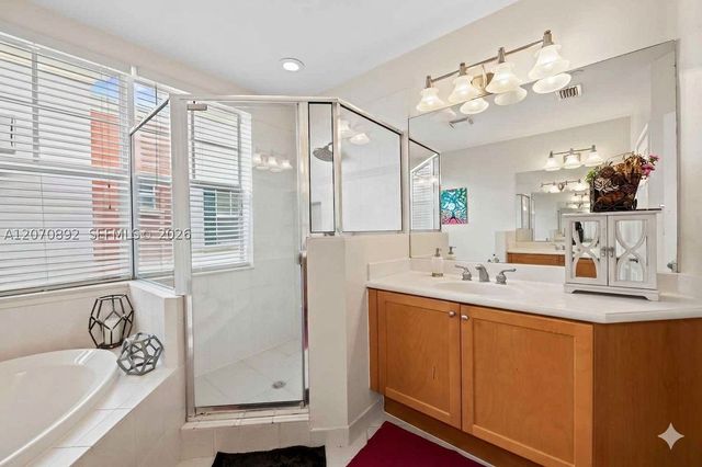 1033 NE 17th Way 1202, Fort Lauderdale, FL 33304