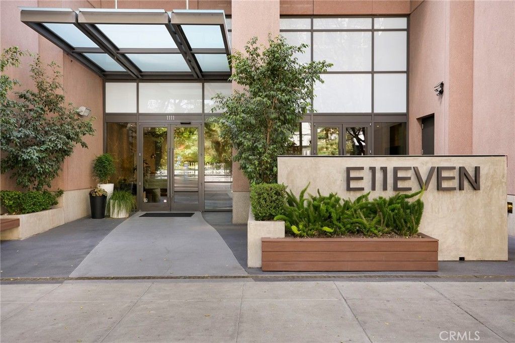 Image 1 of property listing at 1111 S Grand Avenue 1102, Los Angeles, CA 90015