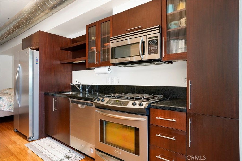 Image 11 of property listing at 1111 S Grand Avenue 1102, Los Angeles, CA 90015