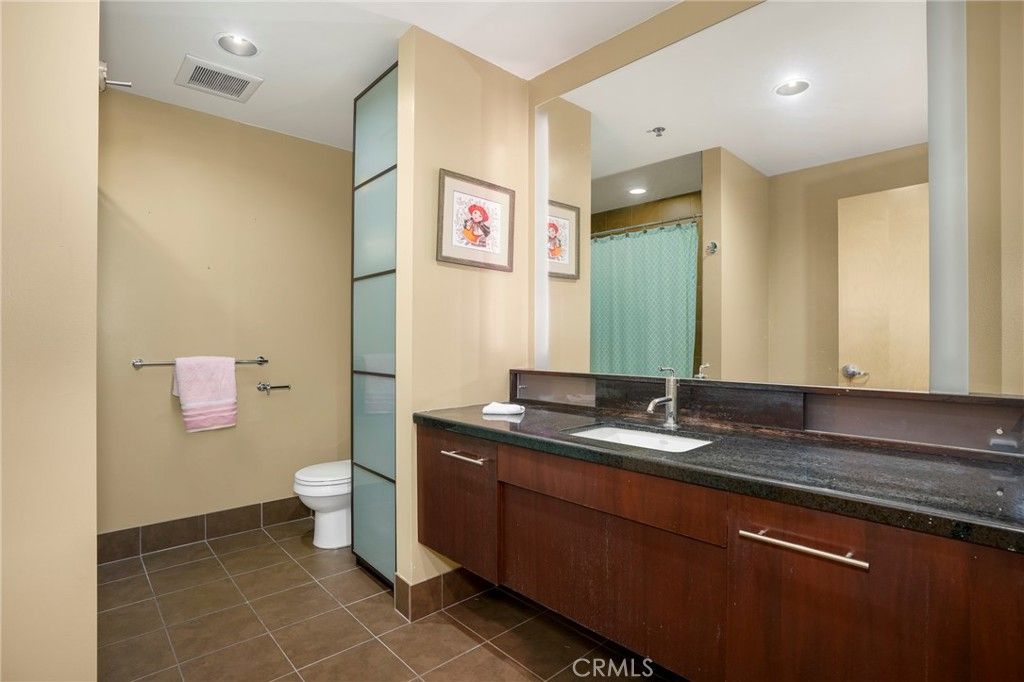 Image 16 of property listing at 1111 S Grand Avenue 1102, Los Angeles, CA 90015