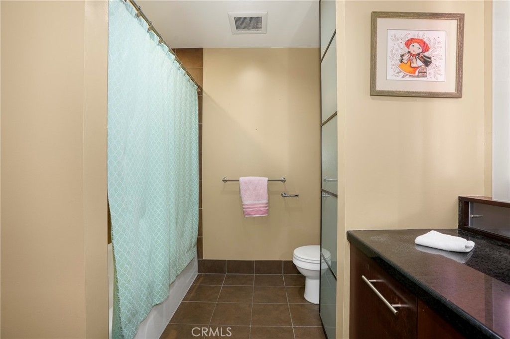 Image 17 of property listing at 1111 S Grand Avenue 1102, Los Angeles, CA 90015