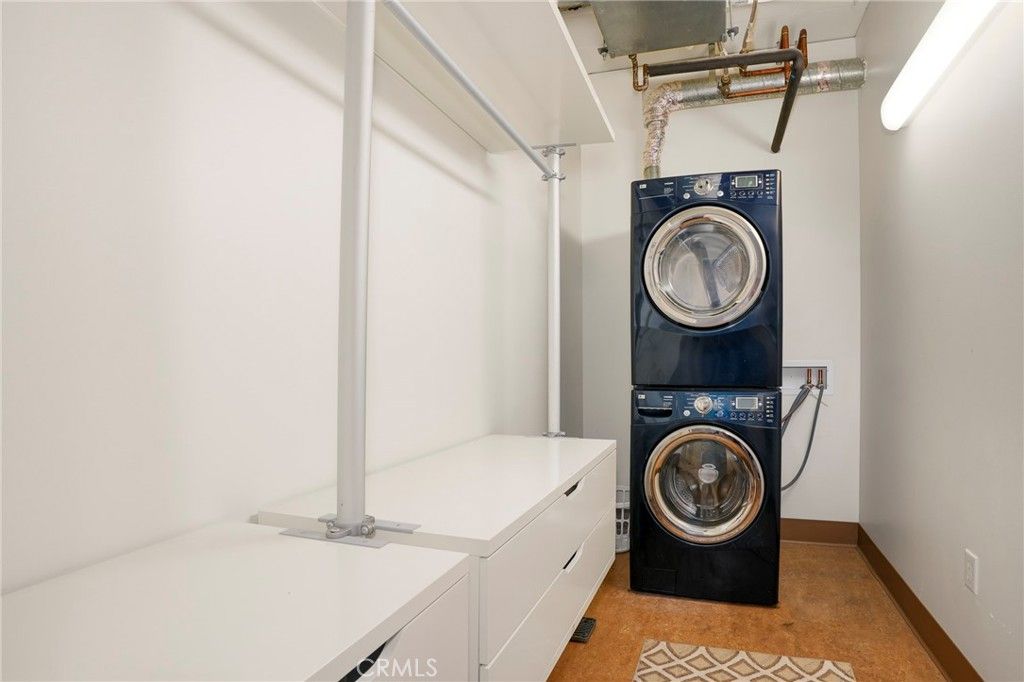 Image 18 of property listing at 1111 S Grand Avenue 1102, Los Angeles, CA 90015
