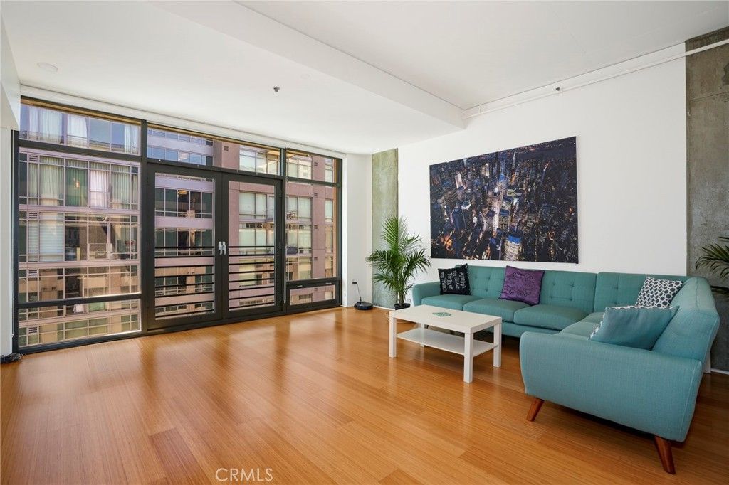 Image 2 of property listing at 1111 S Grand Avenue 1102, Los Angeles, CA 90015