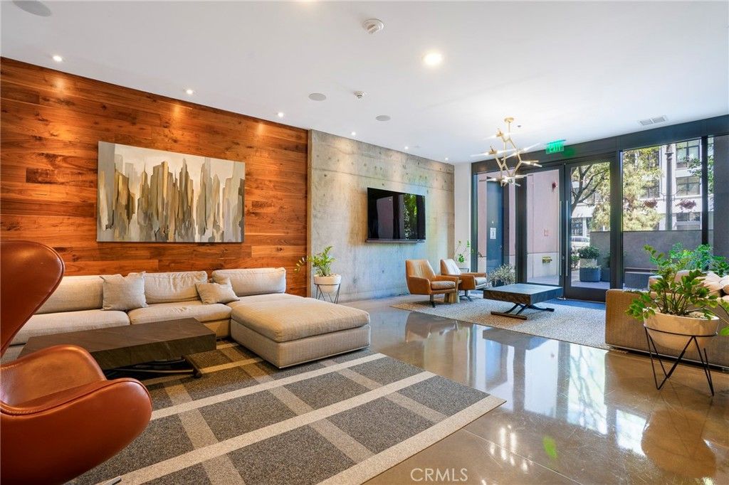 Image 20 of property listing at 1111 S Grand Avenue 1102, Los Angeles, CA 90015