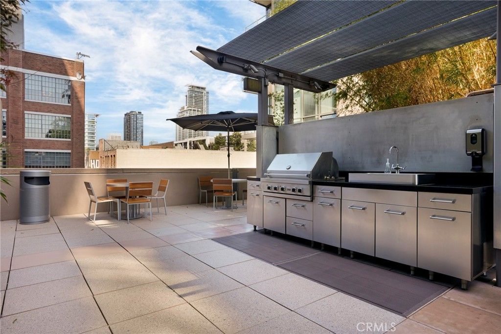 Image 21 of property listing at 1111 S Grand Avenue 1102, Los Angeles, CA 90015