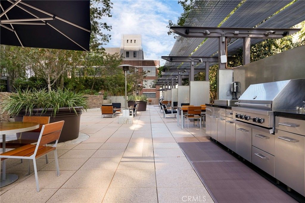 Image 22 of property listing at 1111 S Grand Avenue 1102, Los Angeles, CA 90015
