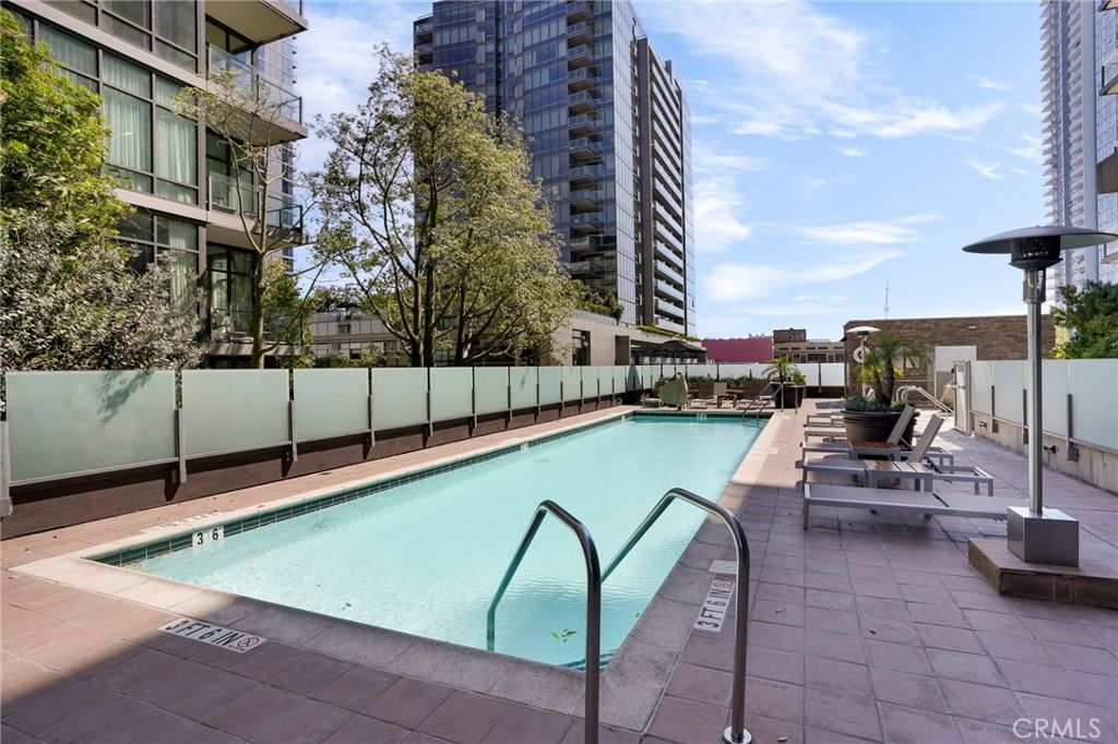 Image 23 of property listing at 1111 S Grand Avenue 1102, Los Angeles, CA 90015
