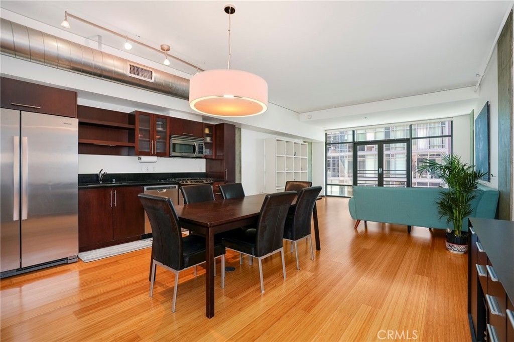 Image 3 of property listing at 1111 S Grand Avenue 1102, Los Angeles, CA 90015