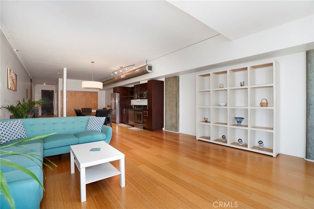Image 5 of property listing at 1111 S Grand Avenue 1102, Los Angeles, CA 90015