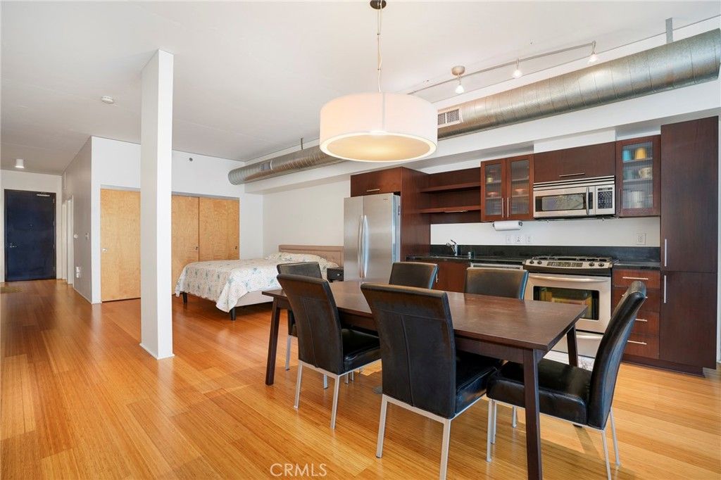 Image 8 of property listing at 1111 S Grand Avenue 1102, Los Angeles, CA 90015