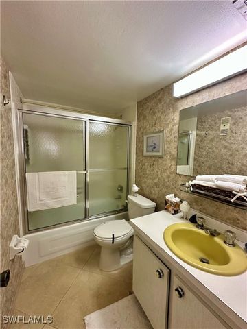 555 Park Shore DR B212, Naples, FL 34103