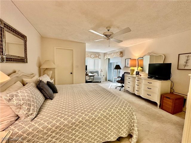 555 Park Shore DR B212, Naples, FL 34103