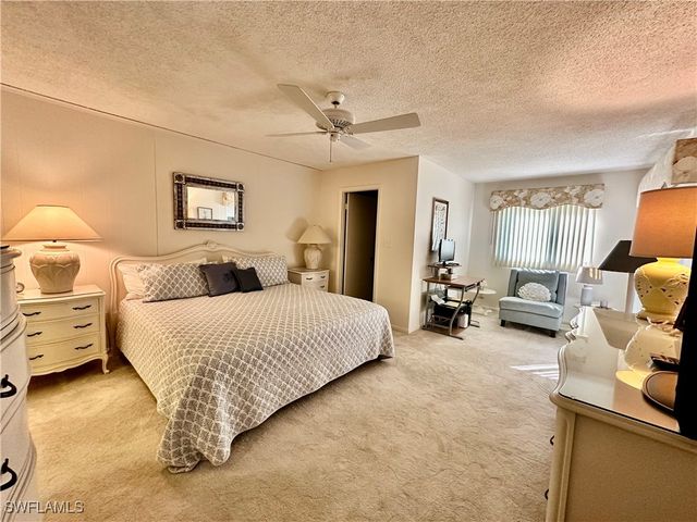 555 Park Shore DR B212, Naples, FL 34103