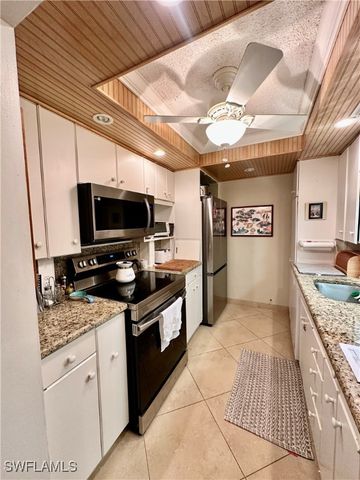 555 Park Shore DR B212, Naples, FL 34103