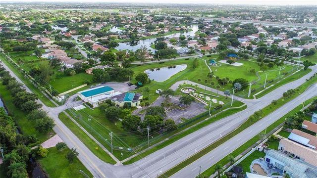 15900 Sedgewyck Cir S, Davie, FL 33331