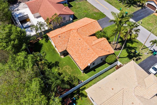 15900 Sedgewyck Cir S, Davie, FL 33331