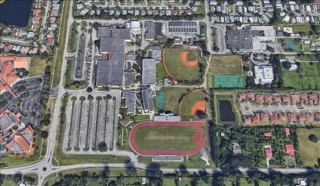 15900 Sedgewyck Cir S, Davie, FL 33331