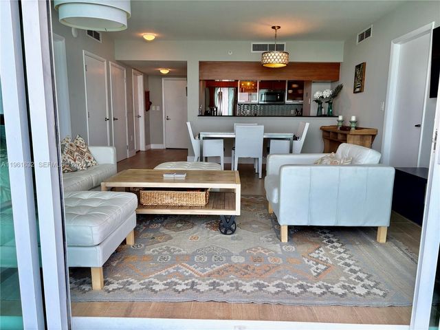 1800 N Bayshore Dr 4209, Miami, FL 33132