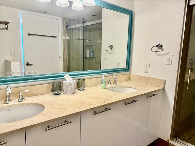 1800 N Bayshore Dr 4209, Miami, FL 33132