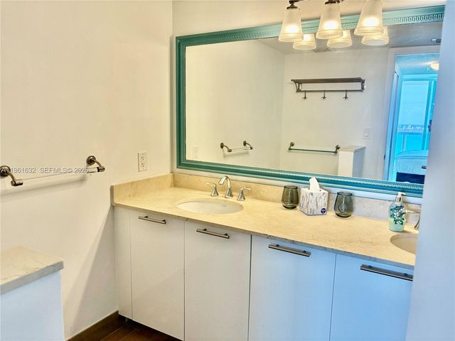 1800 N Bayshore Dr 4209, Miami, FL 33132