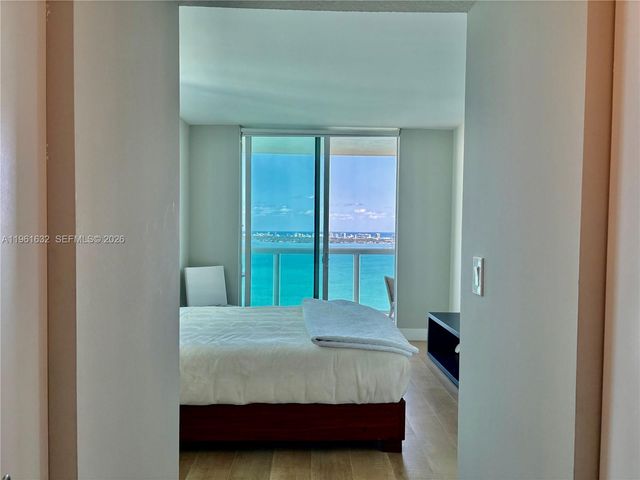 1800 N Bayshore Dr 4209, Miami, FL 33132