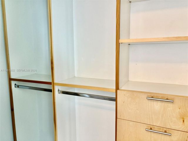 1800 N Bayshore Dr 4209, Miami, FL 33132