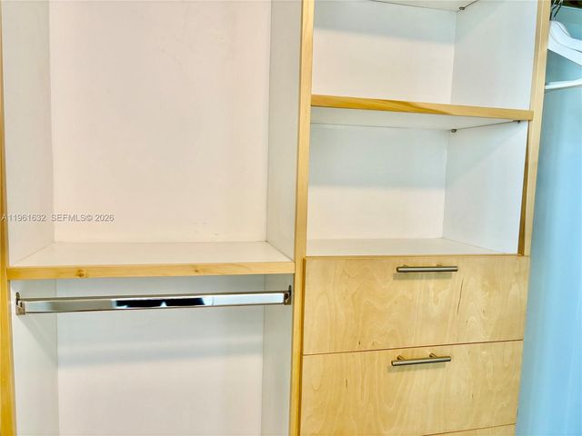 1800 N Bayshore Dr 4209, Miami, FL 33132