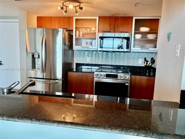 1800 N Bayshore Dr 4209, Miami, FL 33132