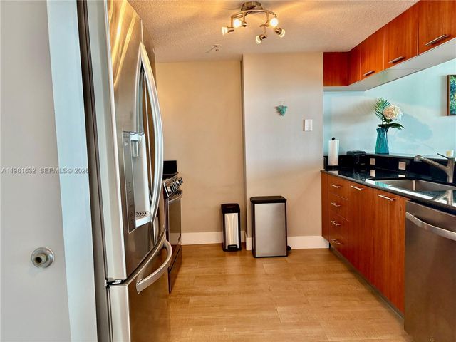 1800 N Bayshore Dr 4209, Miami, FL 33132