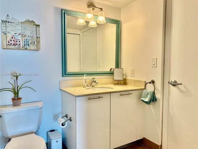 1800 N Bayshore Dr 4209, Miami, FL 33132