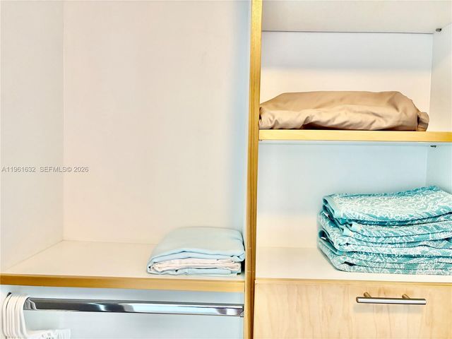 1800 N Bayshore Dr 4209, Miami, FL 33132