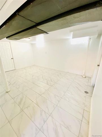 734 Highland Street, Wyandotte, MI 48192